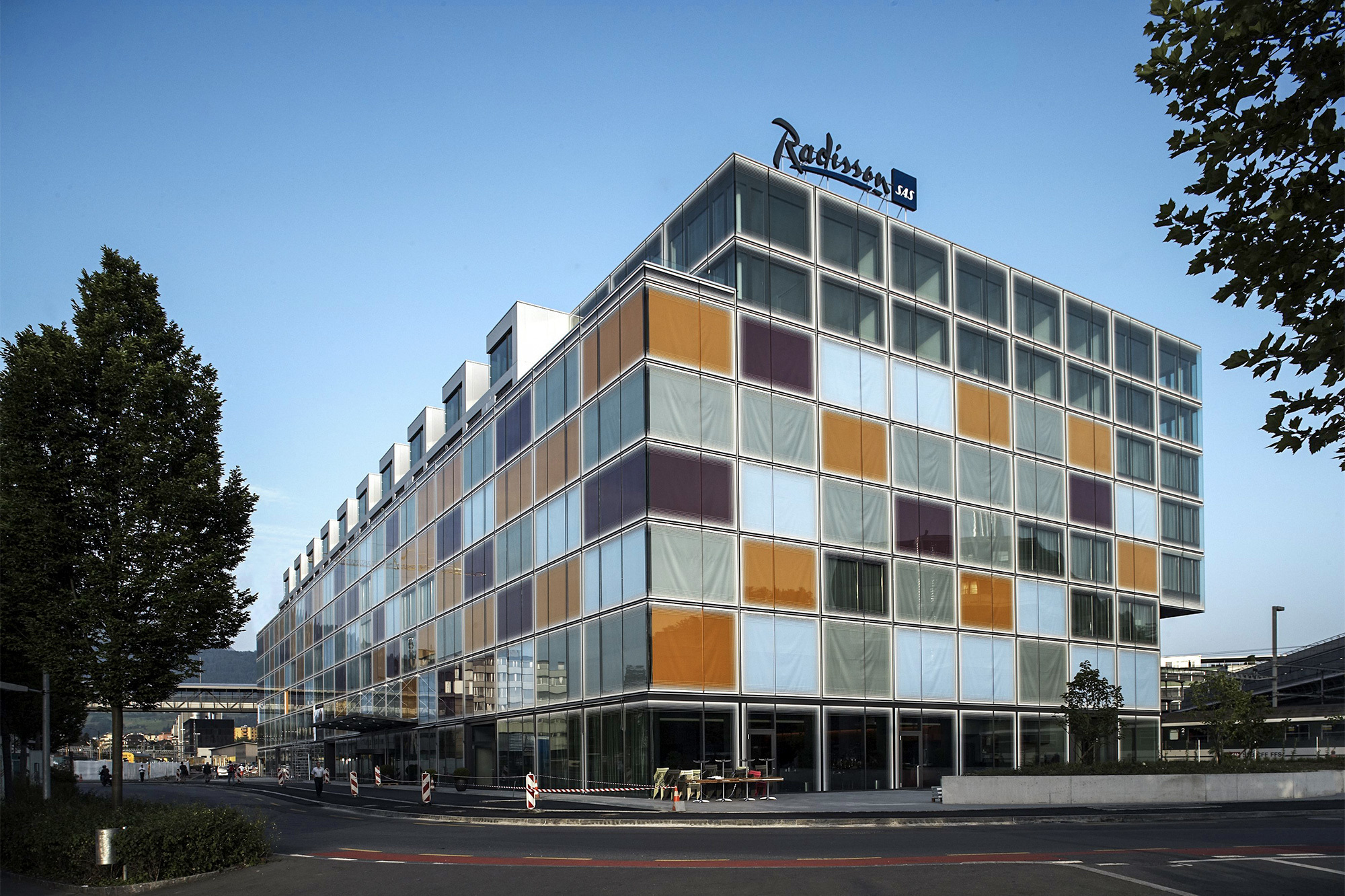 Lakefront Center Radisson Blu Hotel